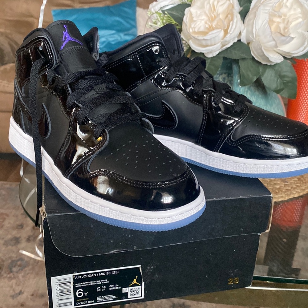 NEW AIR JORDAN 1 MID (GS)